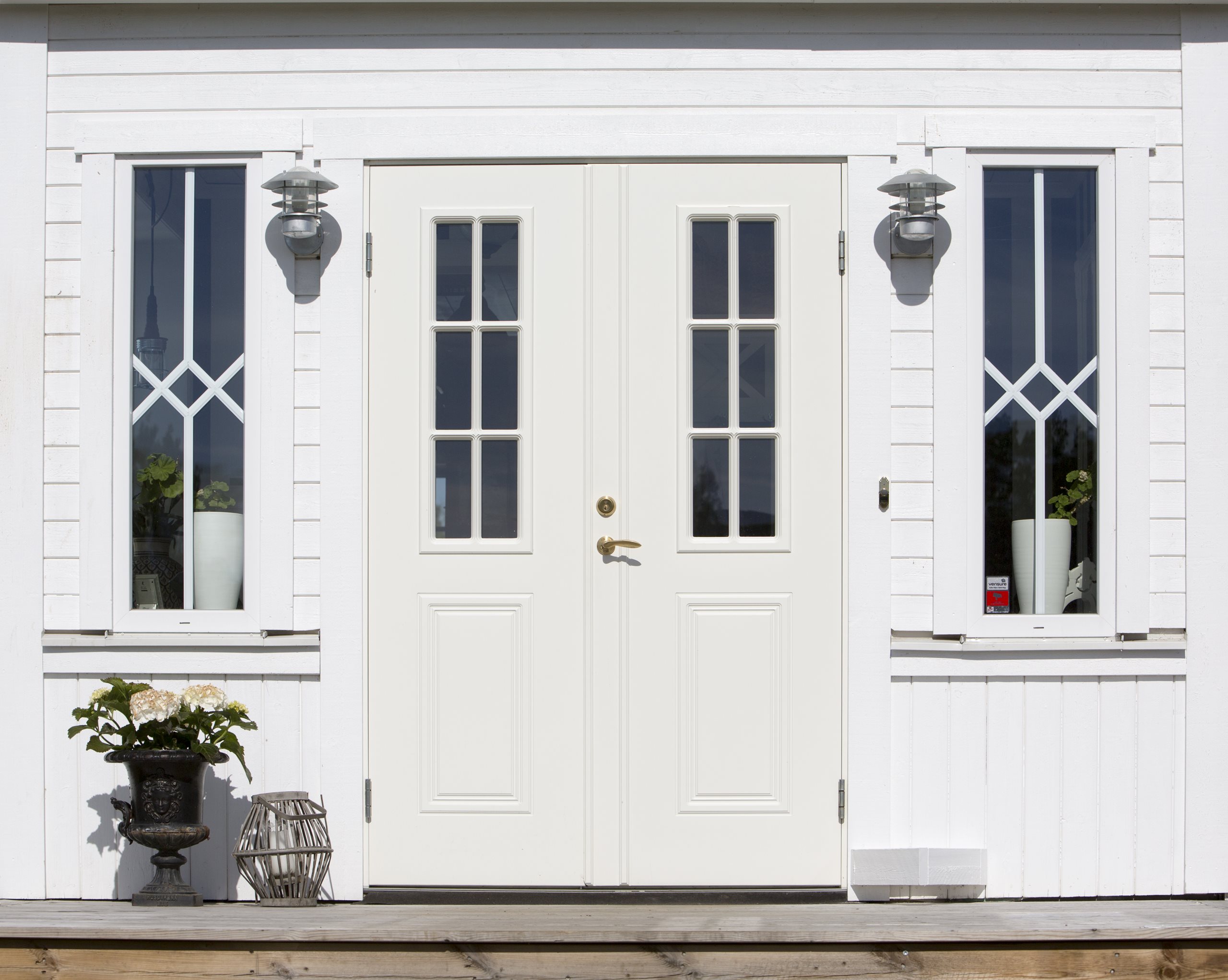 monteverdi-white-double-door-scenery-1